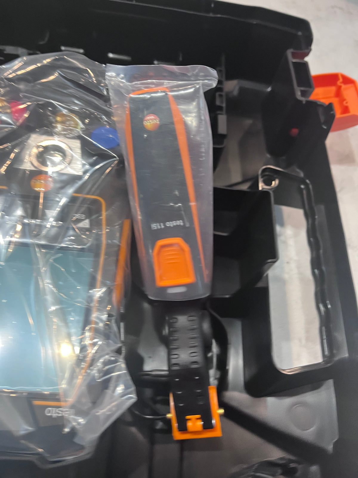 Open Box testo 550s AC Manifold Gauge Set - Manifold Gauges Hvac and Refrigeration - Incl. 2 Wired Temperature Clamp Probes - AC Recharge Kit with sup