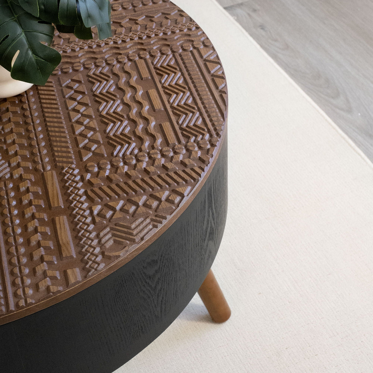 Round Coffee Table With Storage Function For Living Rooms