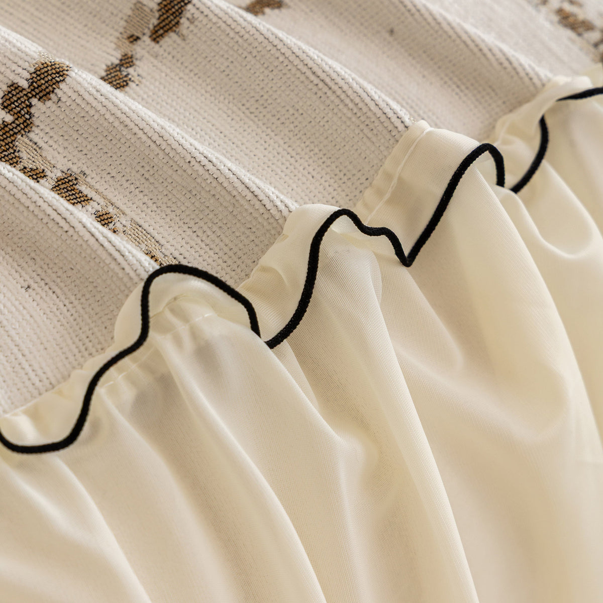 Grid Sofa Cover with Ruffle Skirt – Soft, Decorative, Full-Cover Couch Protector