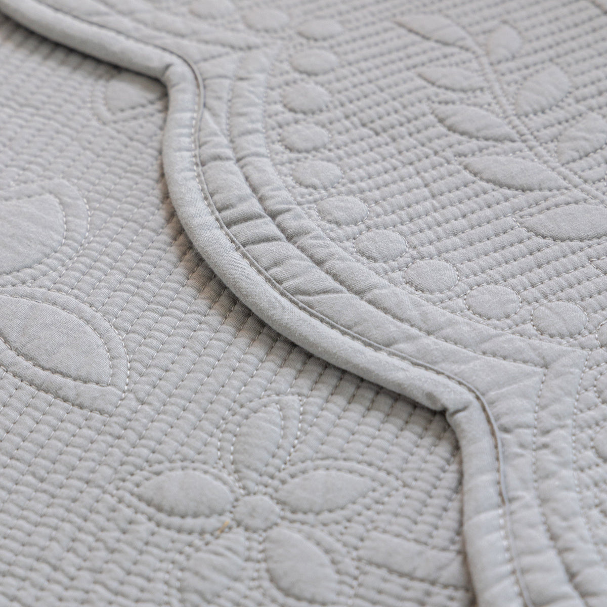 Floral Cotton Quilted Sofa Cover, Non-Slip Couch Protector with Scalloped Edges