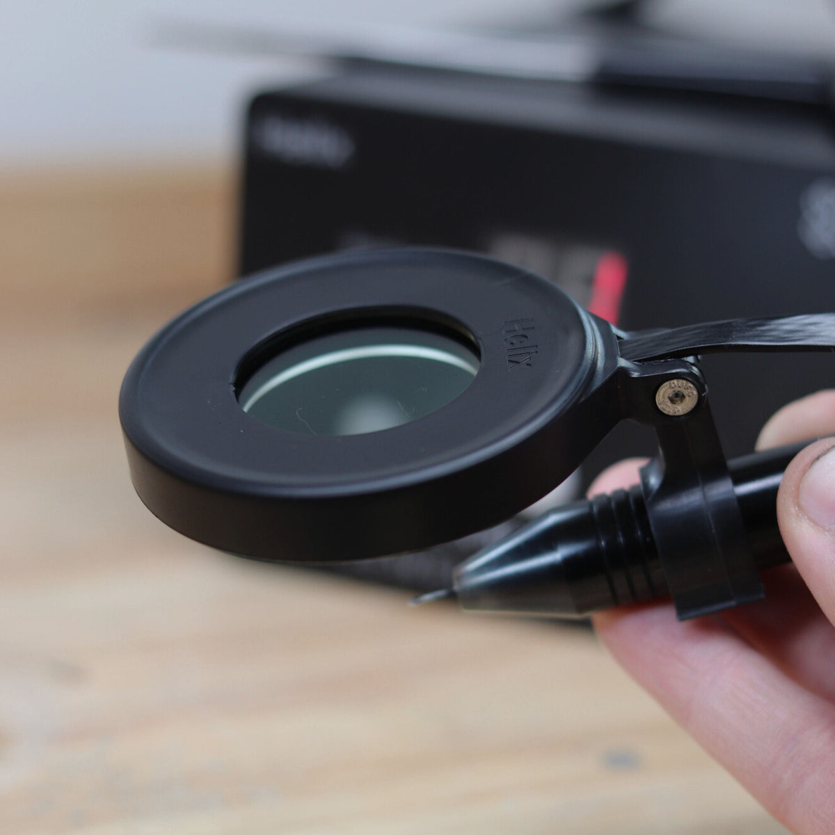 Helix Prism - Portable Clip-On Darkening Screen with Magnifying Glass