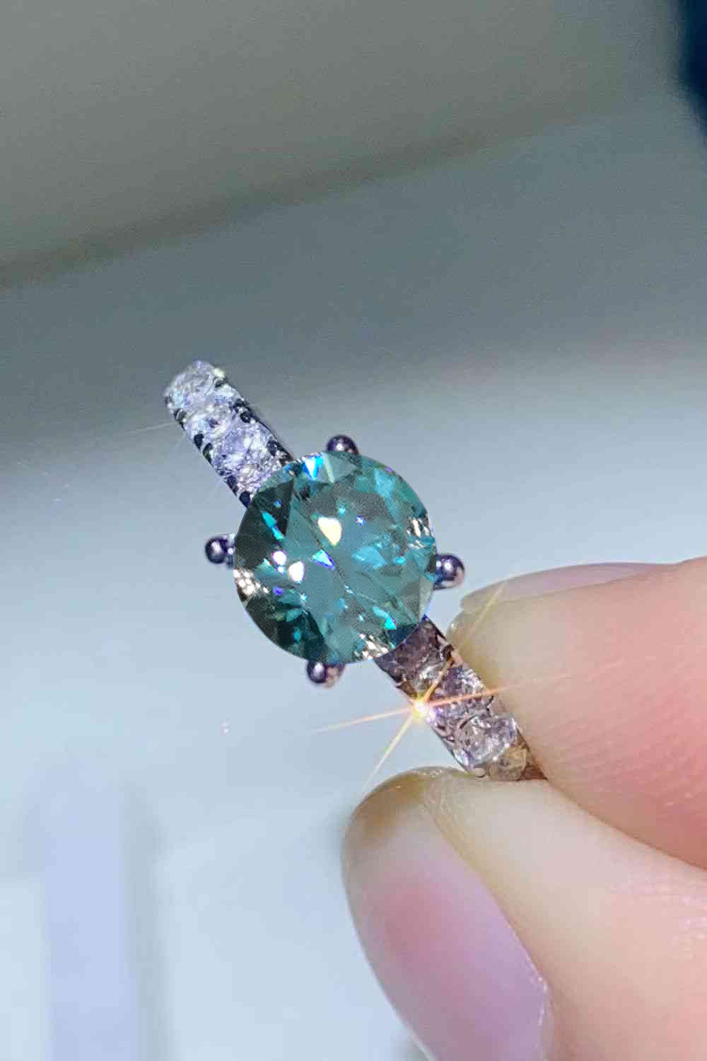 Future Style 1 Carat Blue Brilliant Round Cut Sparkala™ Side Stone Ring
