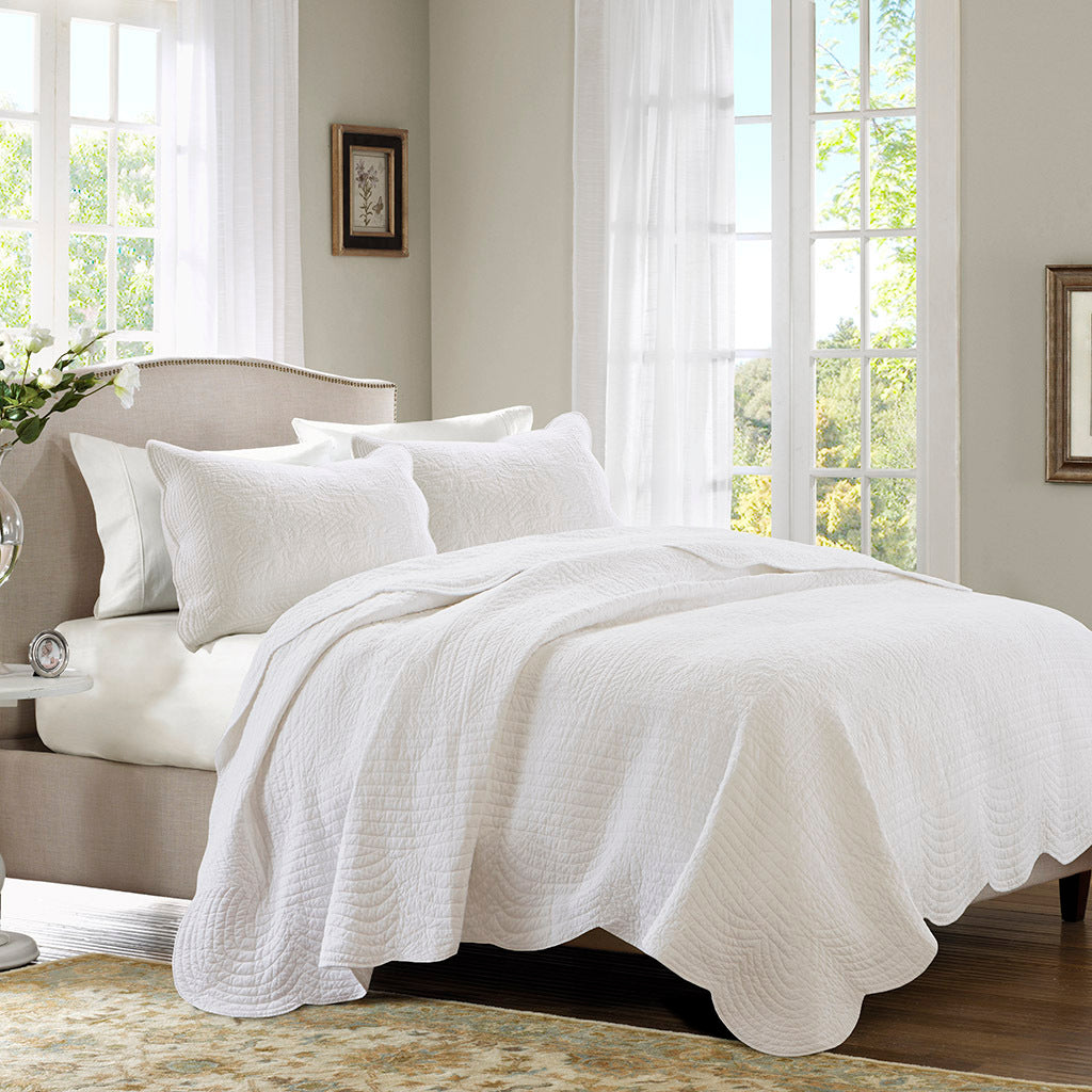 3 Piece Reversible Scalloped Edge Quilt Set White King/Cal King