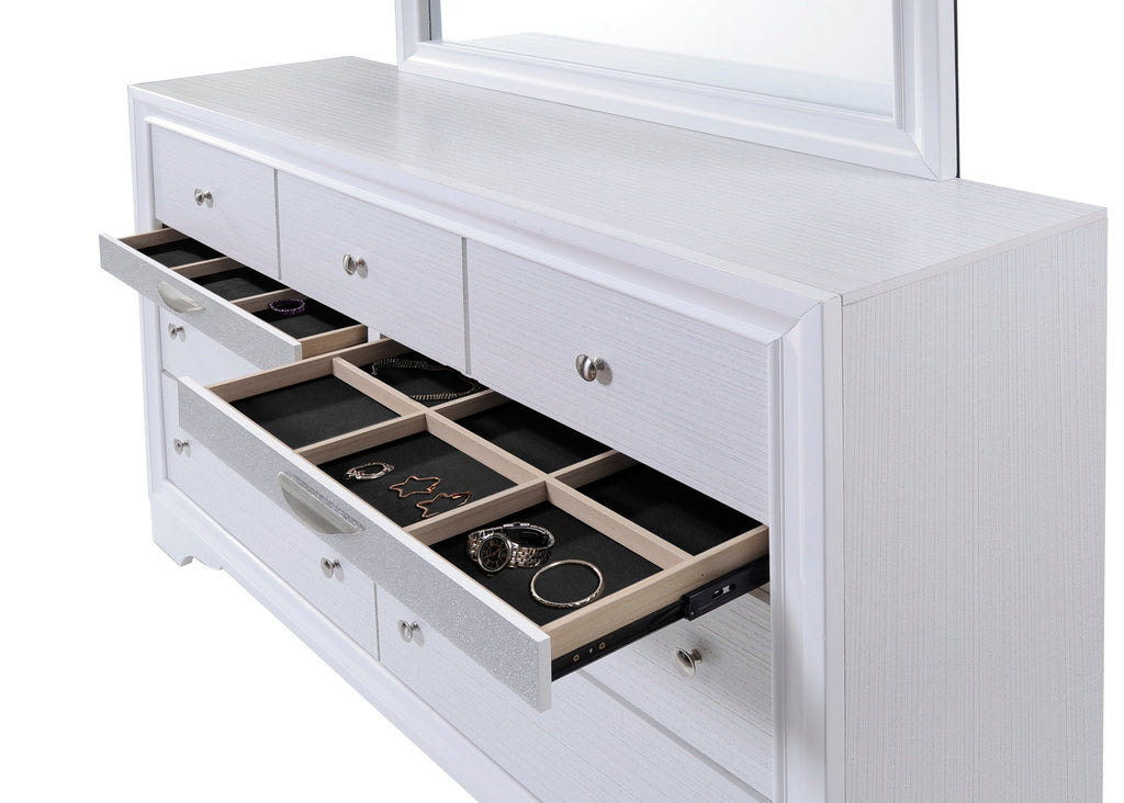 Traditional Style Queen 4 Pc Storage Bedroom Set Made with Wood in White
