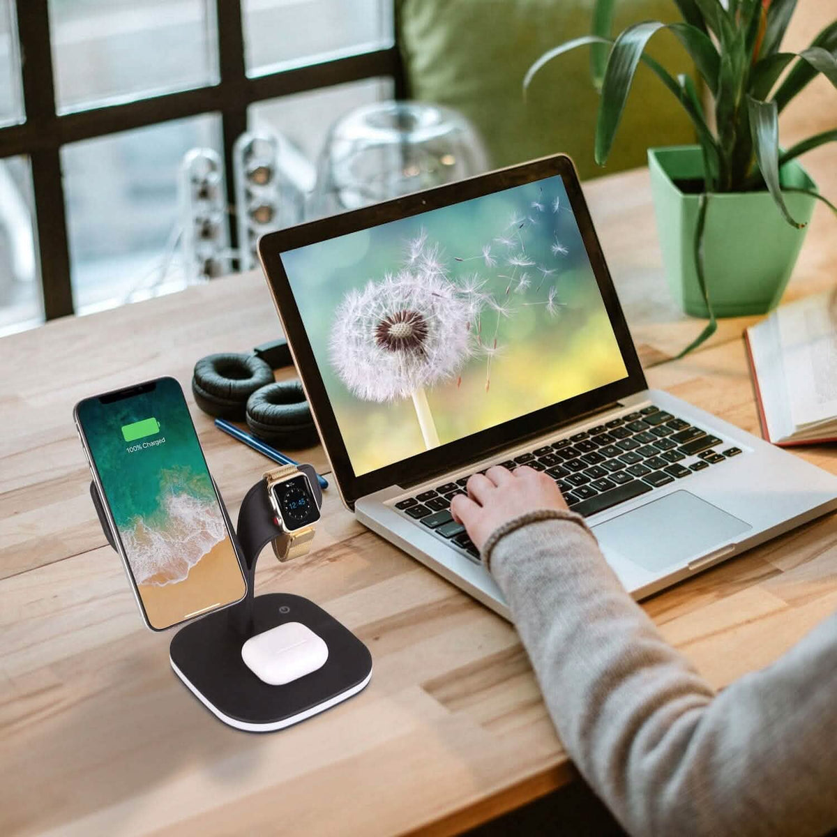 4-in-1 Magnetic Wireless Charging Station Dock