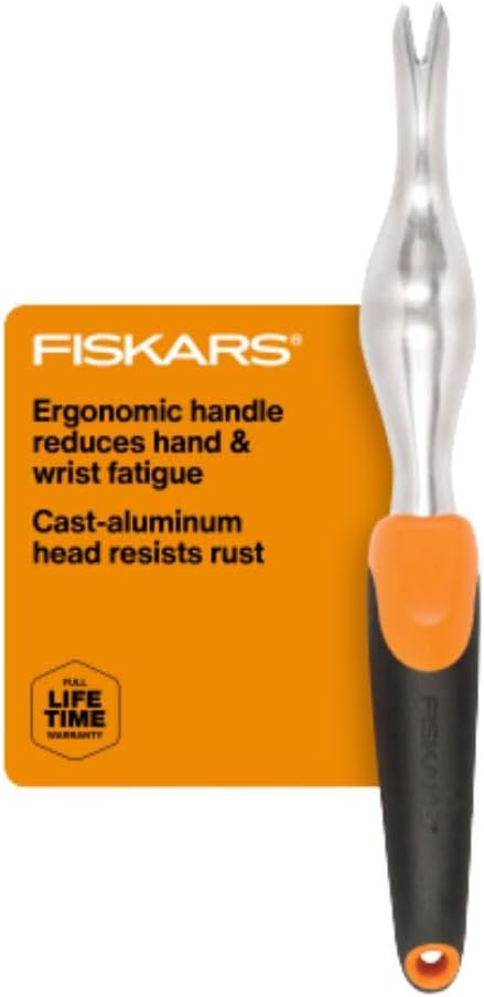 Fiskars Ergo Weeder Tool for Weeding, Heavy Duty Gardening Hand Tool with Ergonomic Handle and Hanging Hole for Storage, Remove Weeds and Roots like Dandelions and Thistles