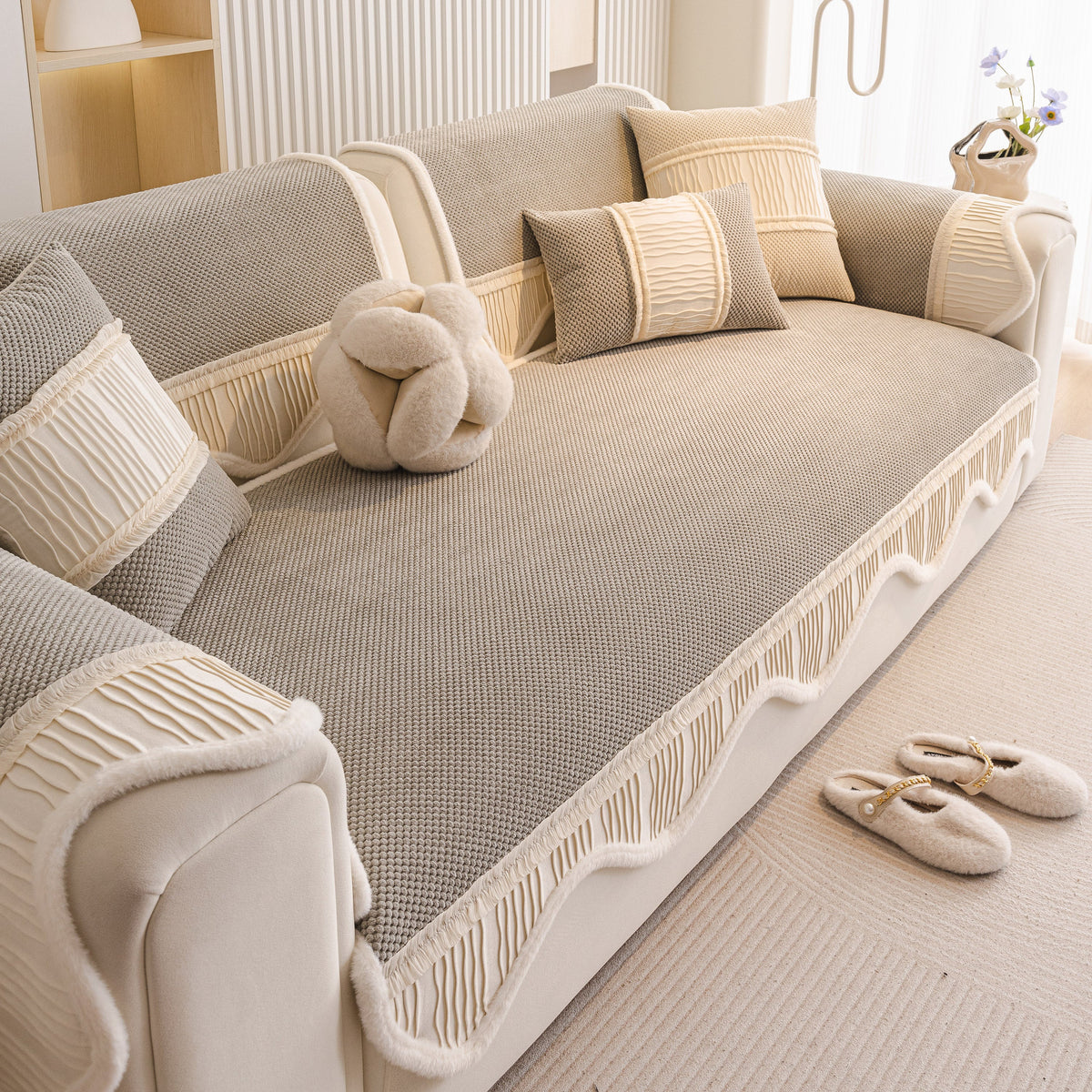 Washable Sofa Throw Pad, Non-Slip Sofa Mat Cozy Couch Slipcover with Soft Furry Trim