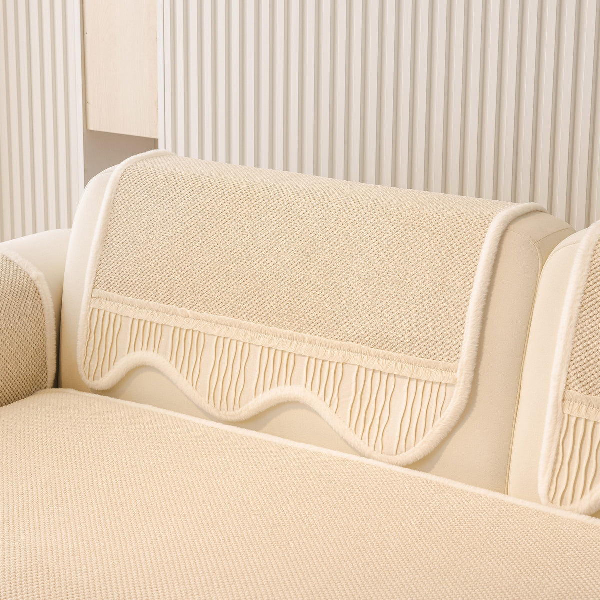Washable Sofa Throw Pad, Non-Slip Sofa Mat Cozy Couch Slipcover with Soft Furry Trim
