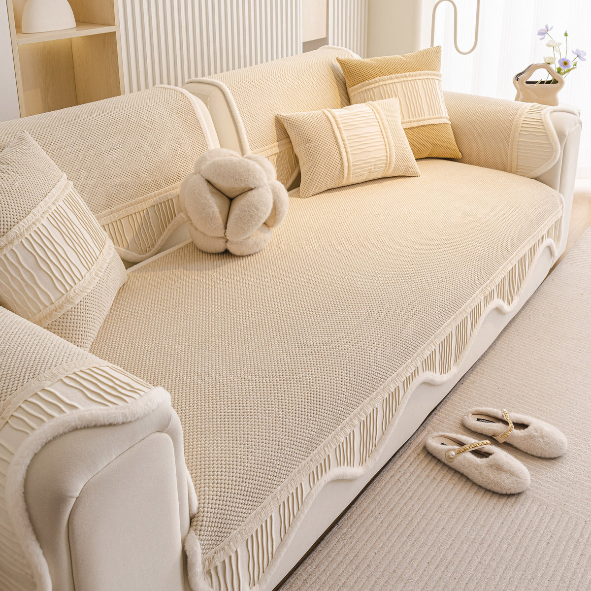 Washable Sofa Throw Pad, Non-Slip Sofa Mat Cozy Couch Slipcover with Soft Furry Trim