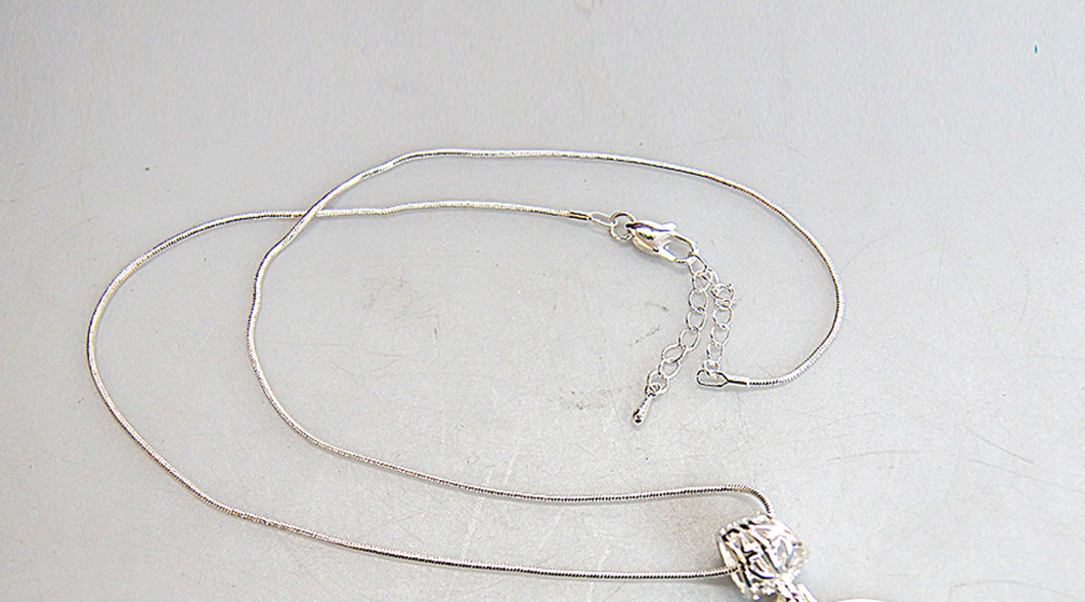 Flight to Egypt Silver Plated Mother of Pearl Jewelry Necklace - 43016