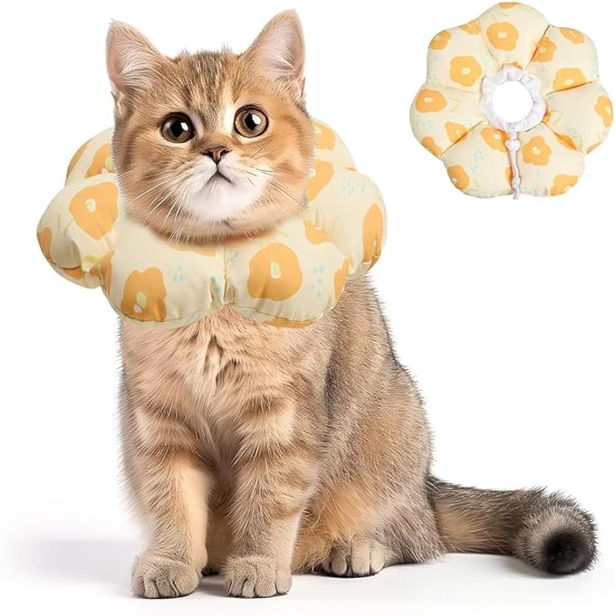 ComSaf Cat Cone Collar Soft - Cat Cones to Stop Licking e Collar for Cats After Surgery, Elizabethan Collar for Kitten Recovery, Comfortable Soft e Collar Cone for Small Cats, Yellow Flowers, S
