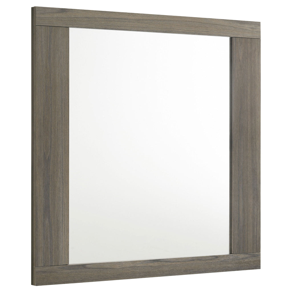 4 Piece Queen Bedroom Set With Built In Storage And Mirror - Oak