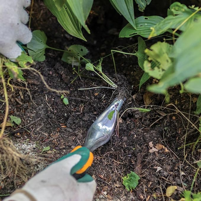 Fiskars Ergo Weeder Tool for Weeding, Heavy Duty Gardening Hand Tool with Ergonomic Handle and Hanging Hole for Storage, Remove Weeds and Roots like Dandelions and Thistles