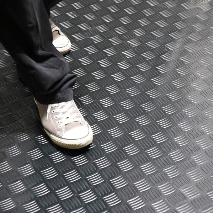 Rubber-Cal Diamond-Grip Floor Mat
