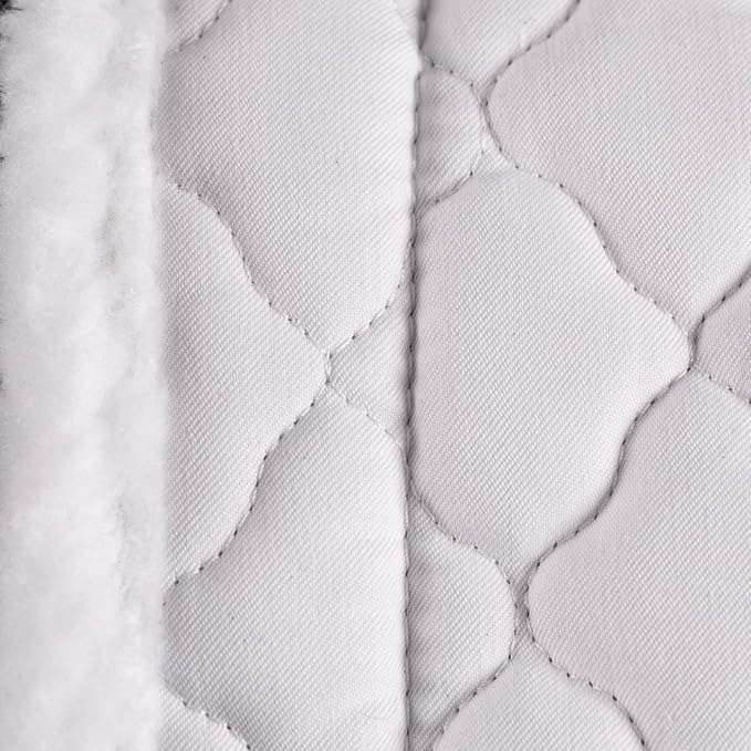 Equinavia Eidsvoll Close Contact English Saddle Pad | Horse Saddle Pad with Shock Absorbing Fleece Top | Hook & Loop Billet Straps, Secure Fit | Breathable for All Riding Styles