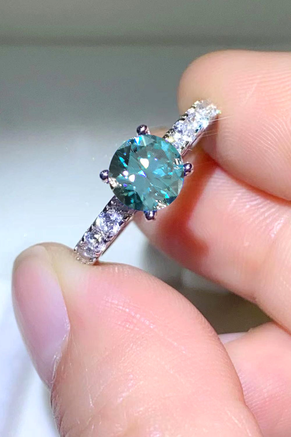 Future Style 1 Carat Blue Brilliant Round Cut Sparkala™ Side Stone Ring