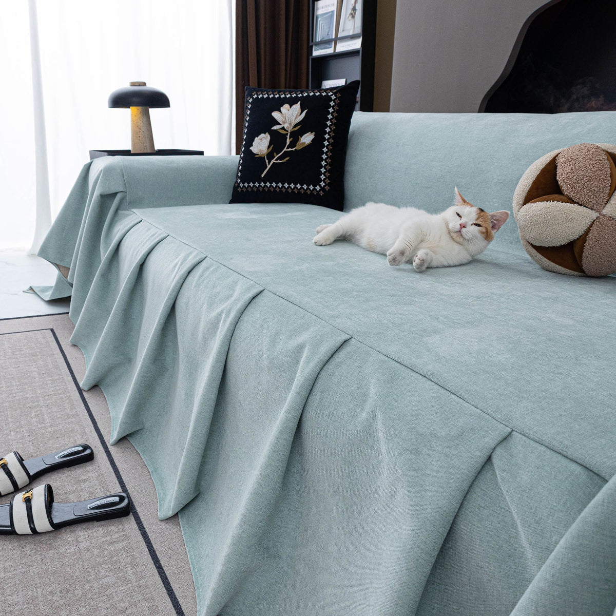 Waterproof Couch Cover Throw, Non Slip Furniture Protector for Leather & Fabric Sofa