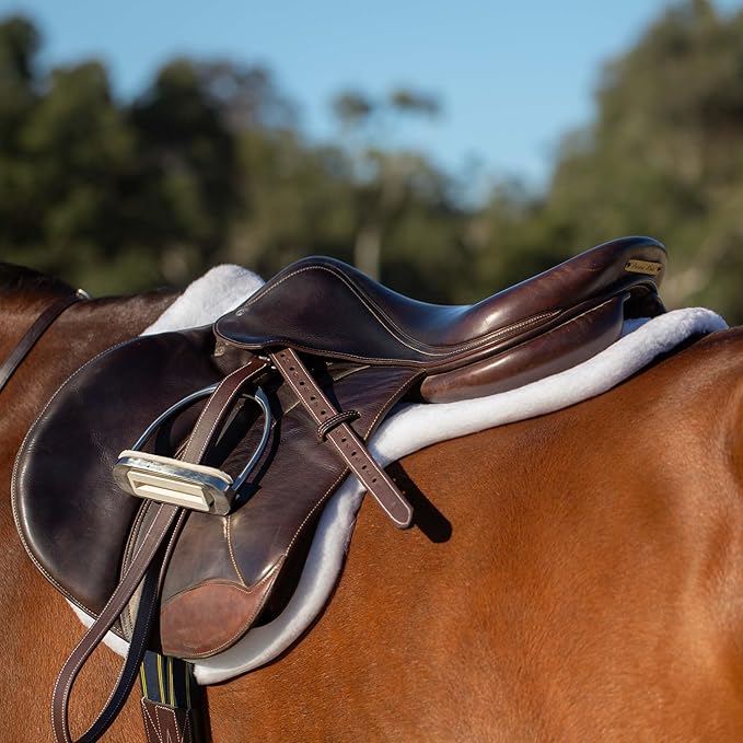 Equinavia Eidsvoll Close Contact English Saddle Pad | Horse Saddle Pad with Shock Absorbing Fleece Top | Hook & Loop Billet Straps, Secure Fit | Breathable for All Riding Styles