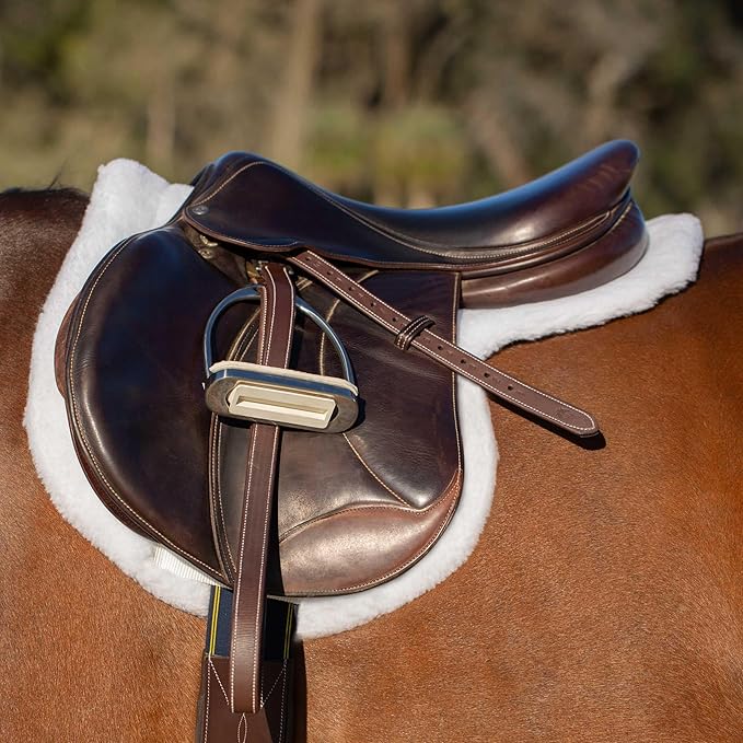 Equinavia Eidsvoll Close Contact English Saddle Pad | Horse Saddle Pad with Shock Absorbing Fleece Top | Hook & Loop Billet Straps, Secure Fit | Breathable for All Riding Styles