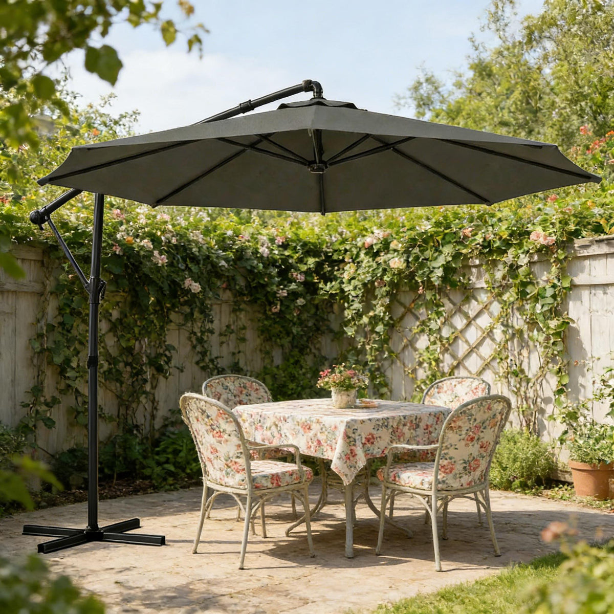 Modern Style Outdoor Hanging Cantilever Umbrella