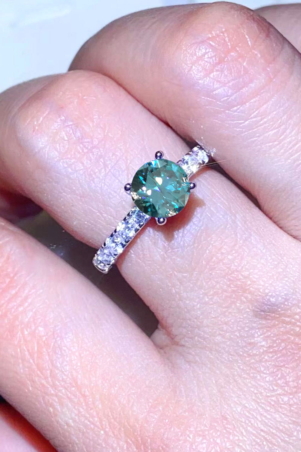 Future Style 1 Carat Blue Brilliant Round Cut Sparkala™ Side Stone Ring