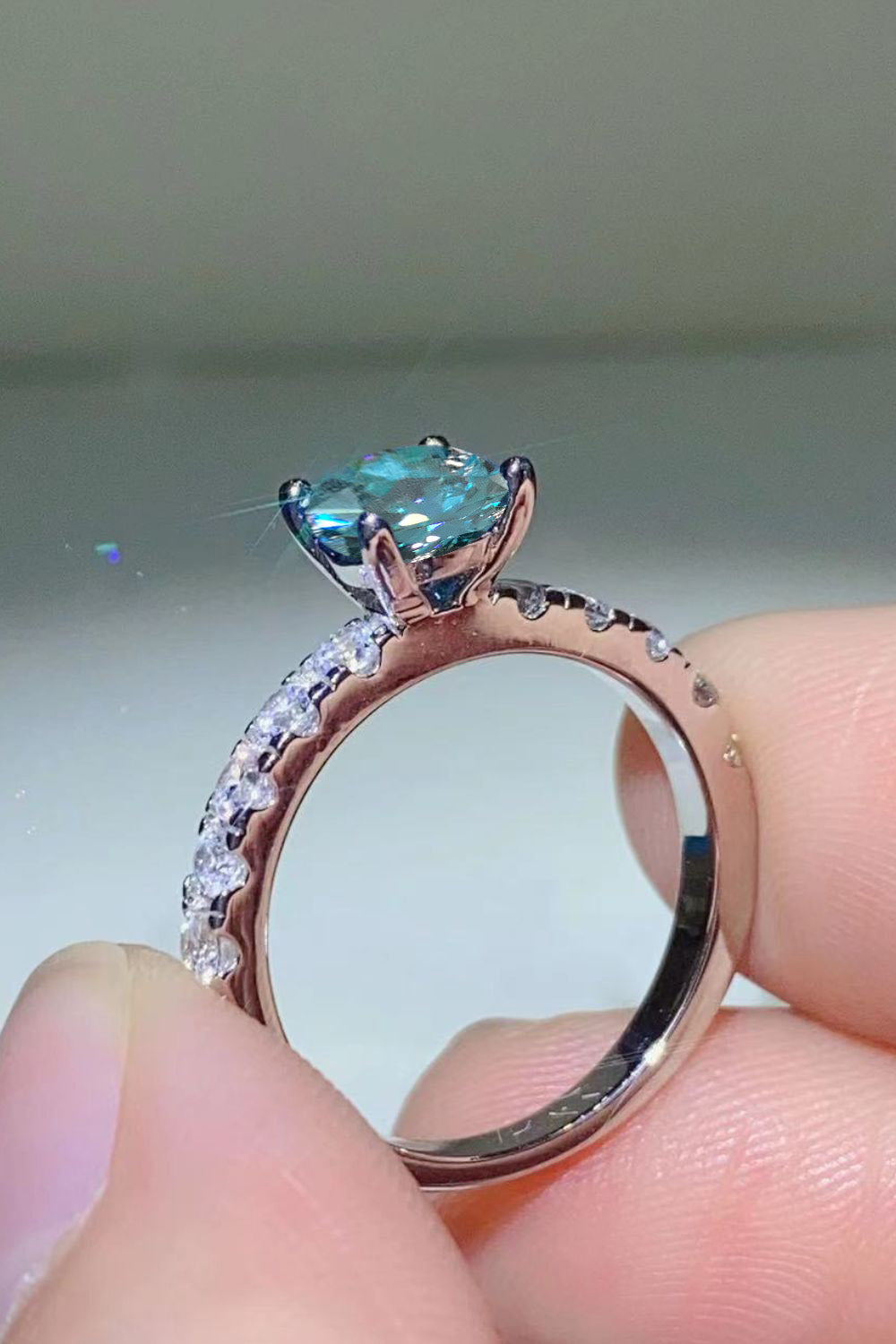 Future Style 1 Carat Blue Brilliant Round Cut Sparkala™ Side Stone Ring