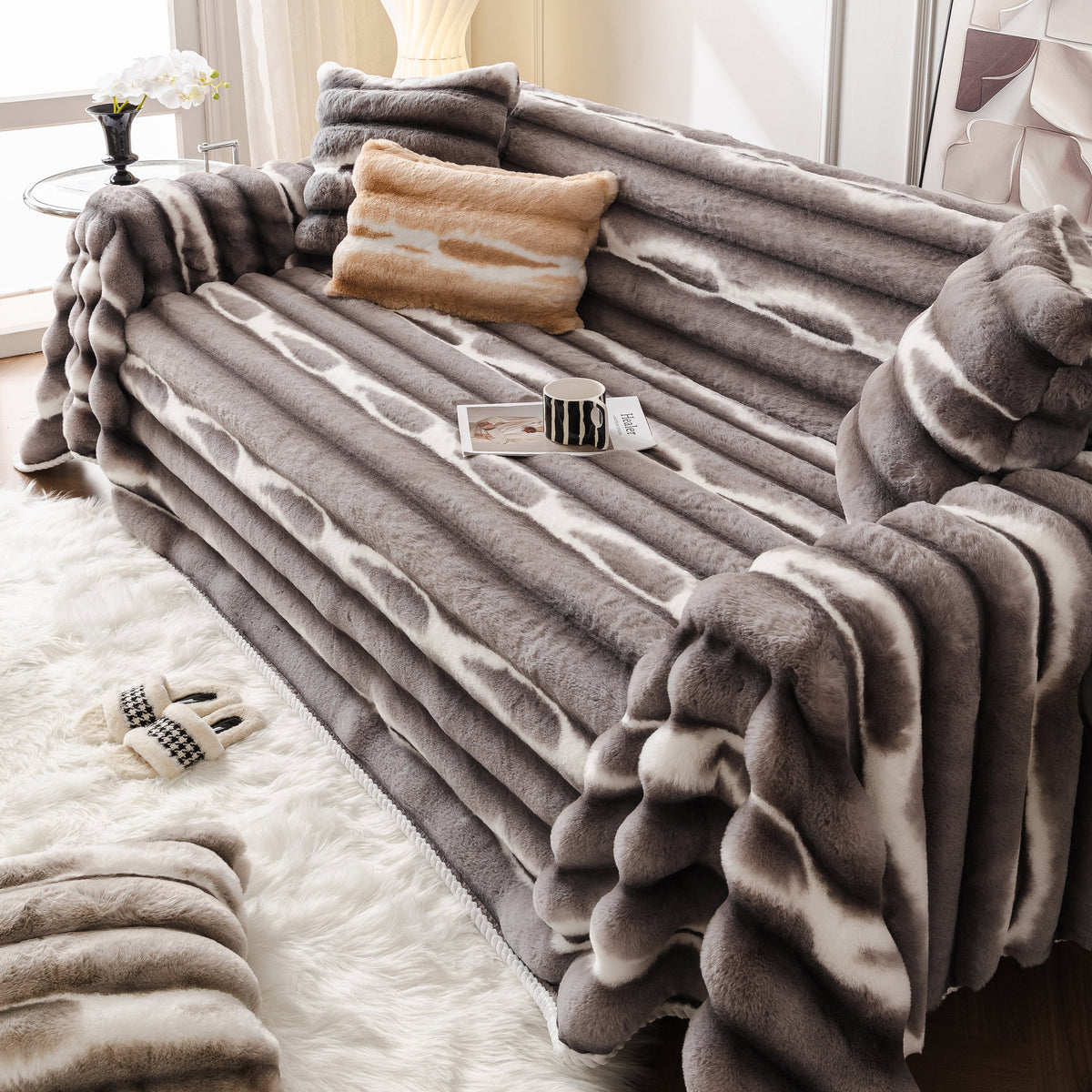 Ultra Soft Faux Fur Couch Cover – Large, Fluffy, and Elegant Sofa Throw Blanket