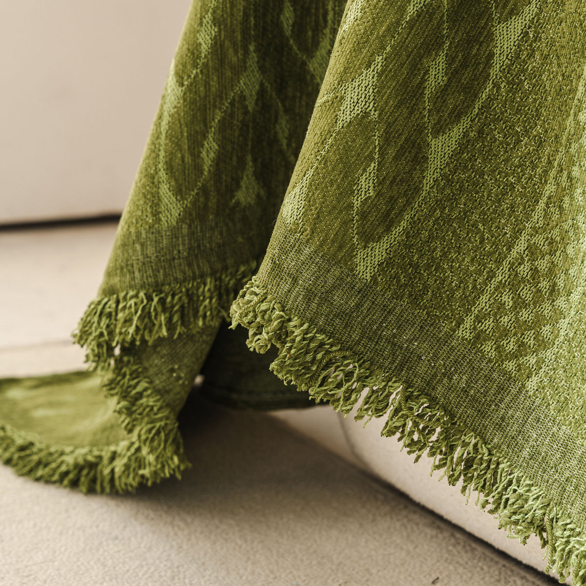 Sofa Cover Blanket Throw with Tassels, Decorative Furniture Protector for Dogs/Pets