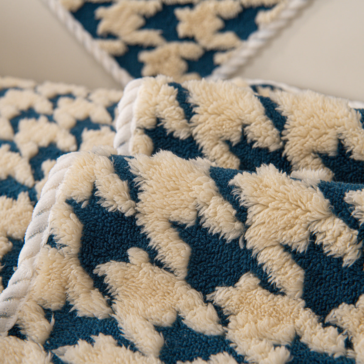 Winter Thickened Sherpa Fleece Houndstooth Sofa Cushion, Non-slip Sofa Cover with Plush