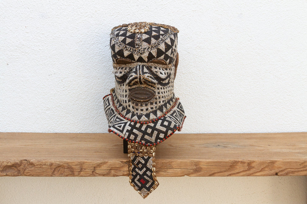 Black & White Beaded African Mask (Trade)