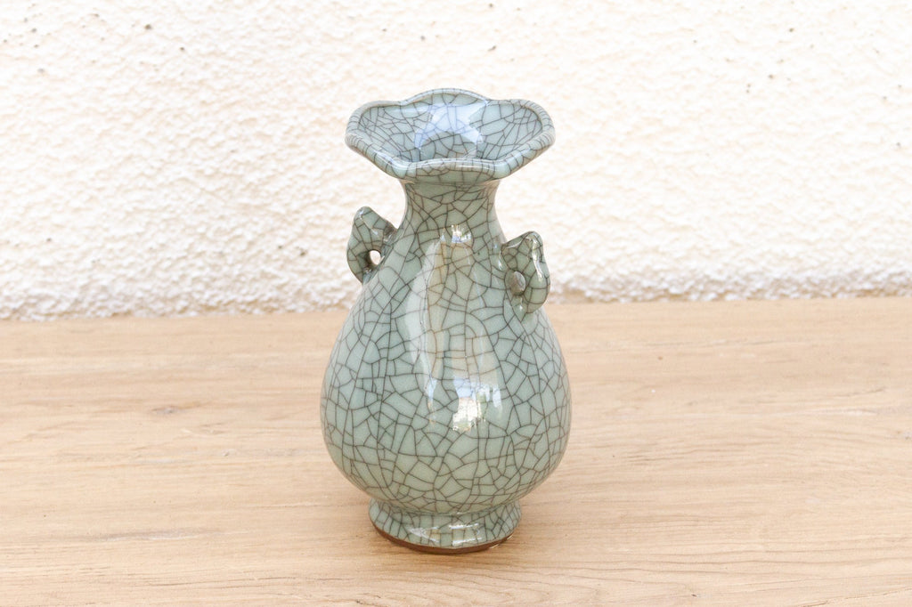Early 20th Century Chinese Scalloped Vase