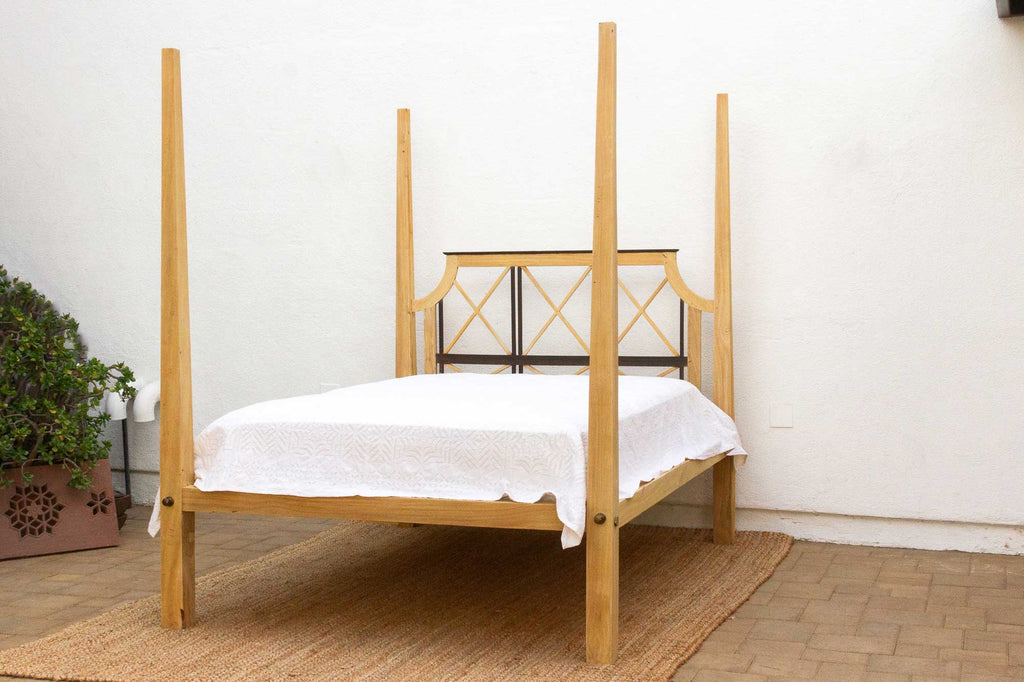 Bleached Farmhouse Queen Poster Bed