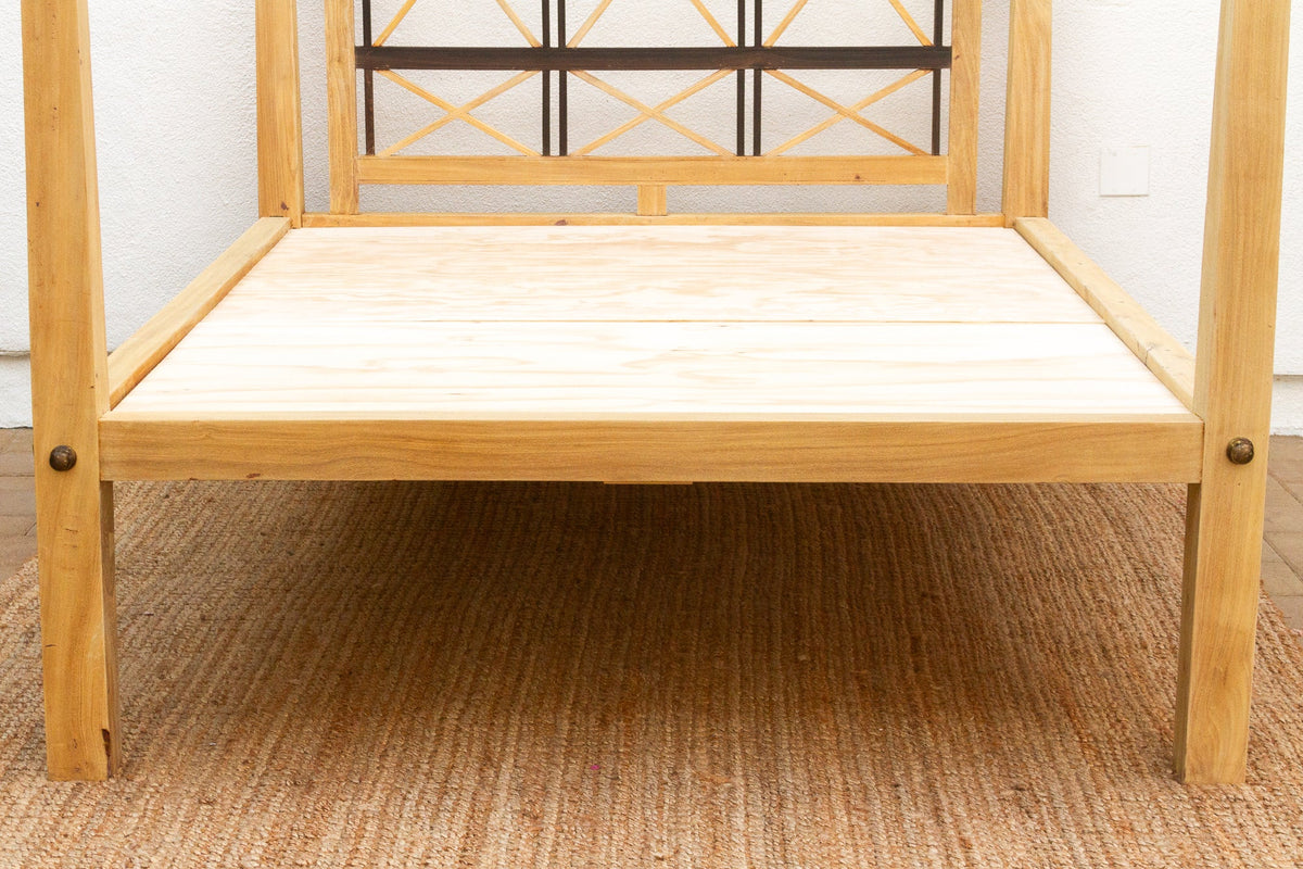 Bleached Farmhouse Queen Poster Bed
