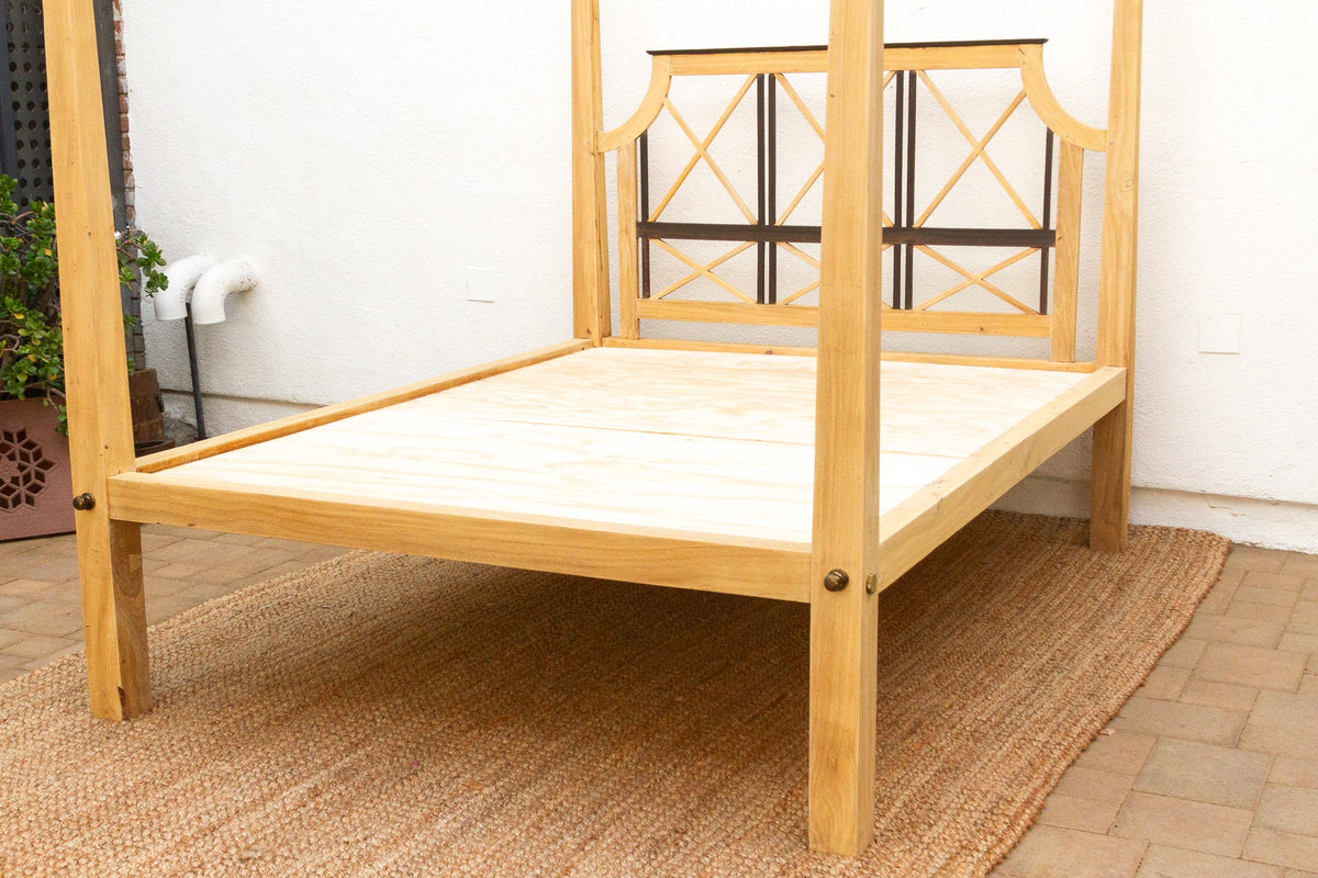 Bleached Farmhouse Queen Poster Bed