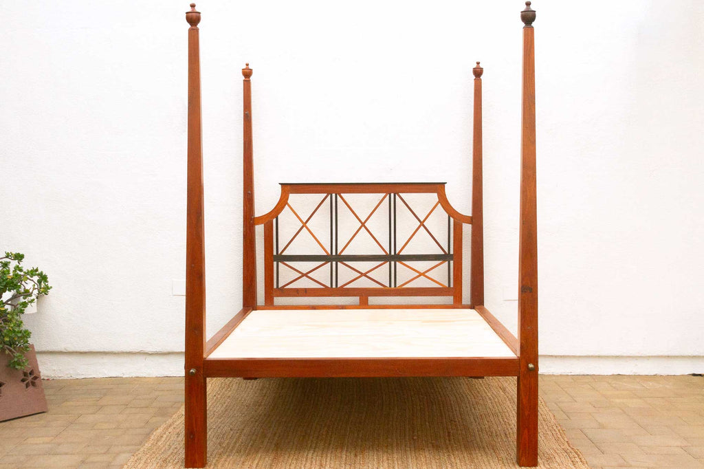 Jak & Ebony Colonial Poster Queen Bed