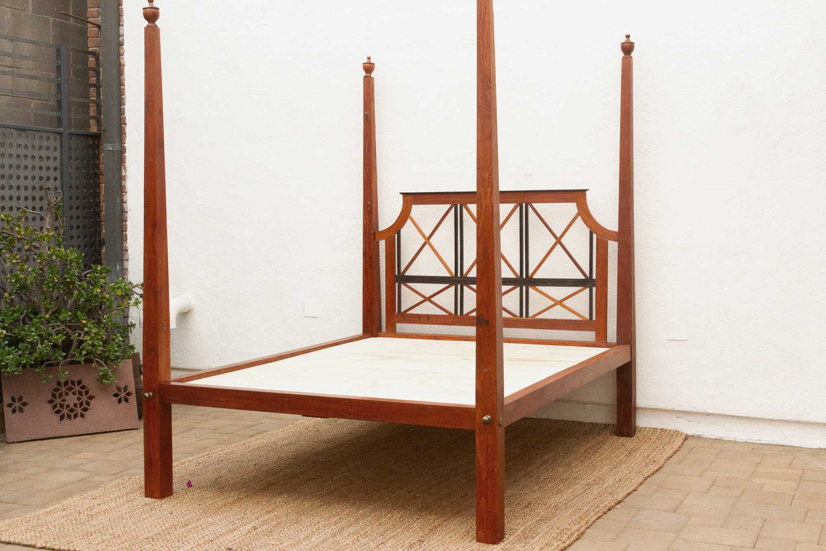 Jak & Ebony Colonial Poster Queen Bed
