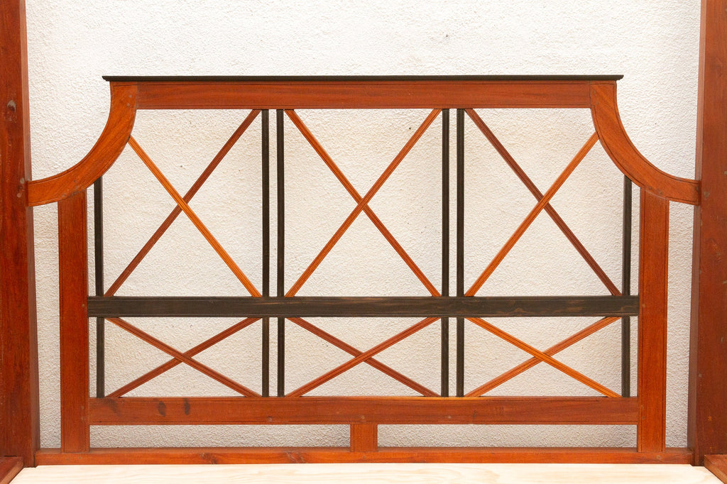 Jak & Ebony Colonial Poster Queen Bed