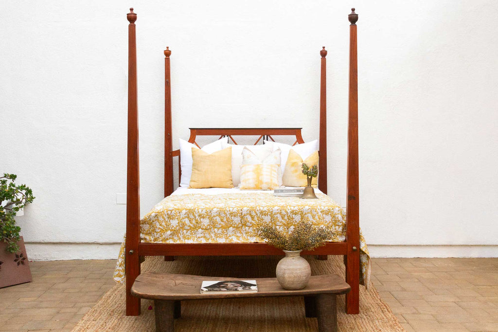 Jak & Ebony Colonial Poster Queen Bed