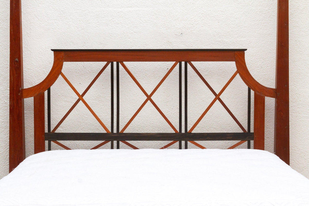 Jak & Ebony Colonial Poster Queen Bed