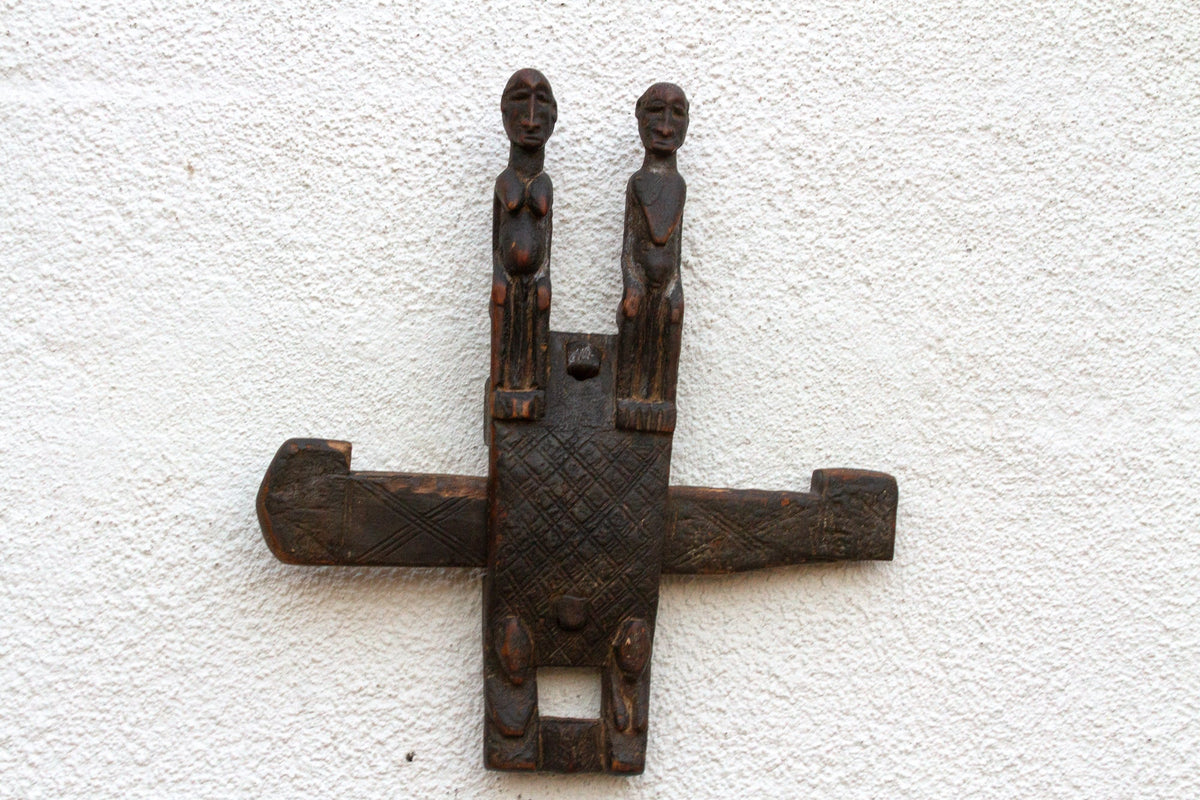 Baule Spirit Guardians Antique Door Lock