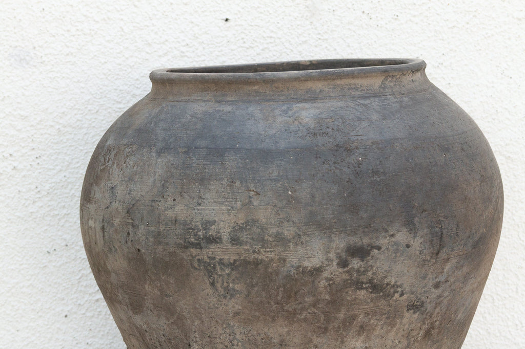 Midnight Graphite Clay Pot