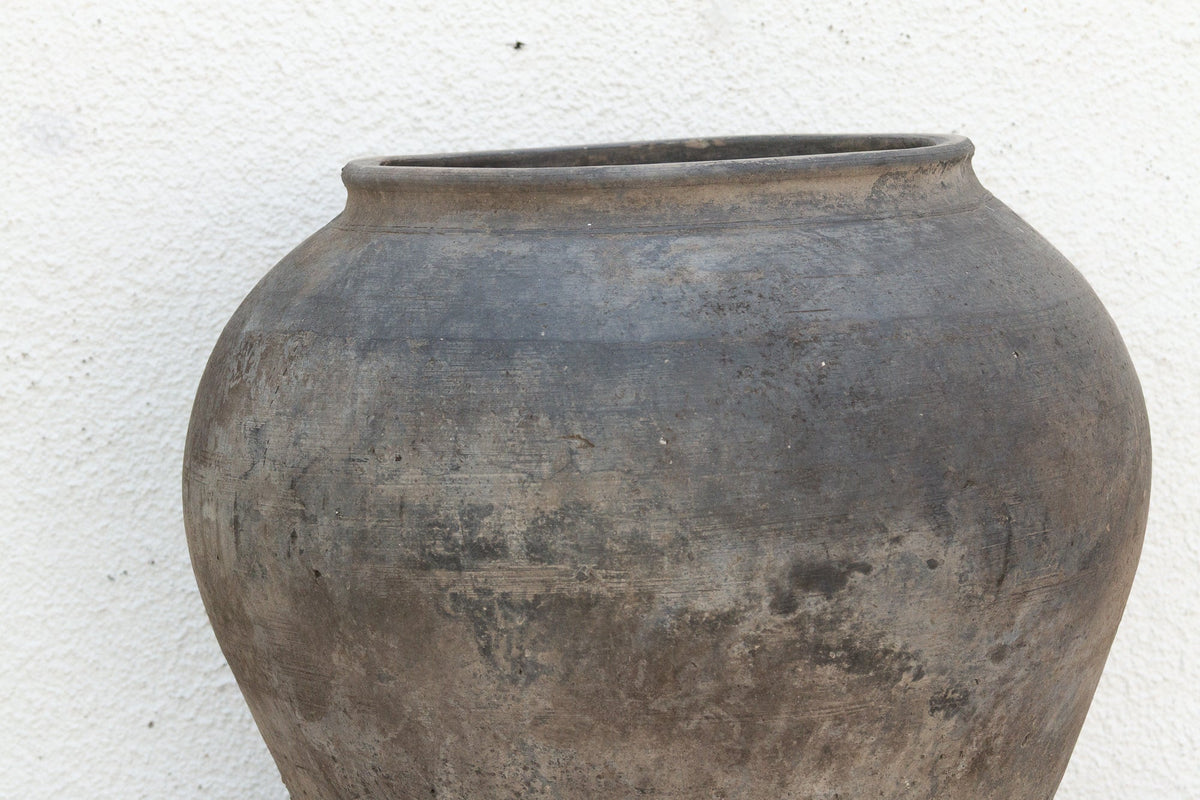 Midnight Graphite Clay Pot