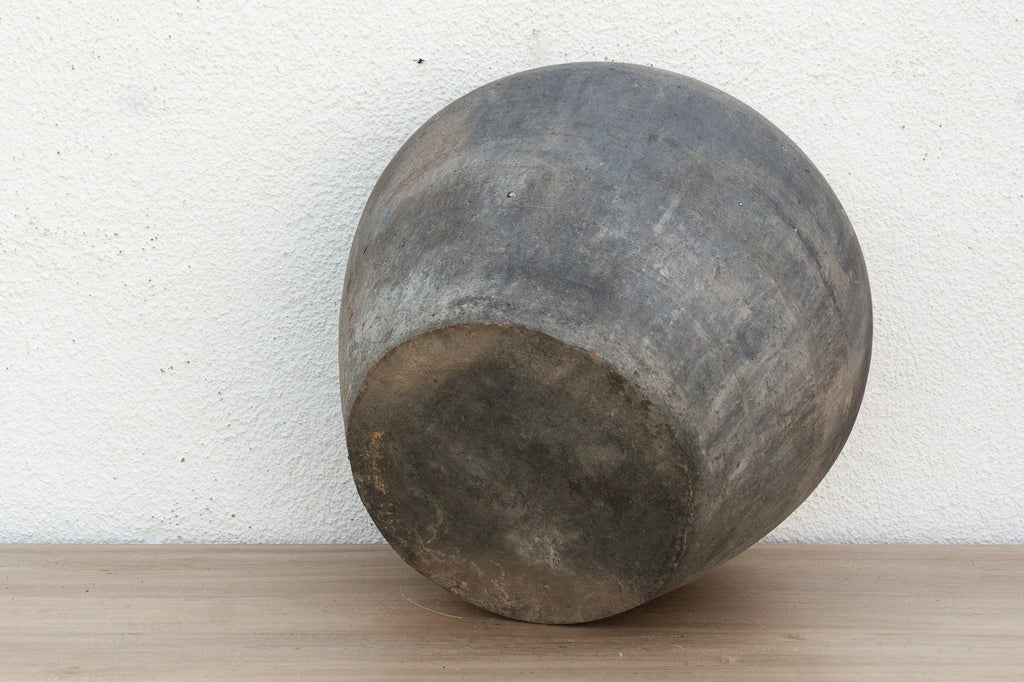 Midnight Graphite Clay Pot