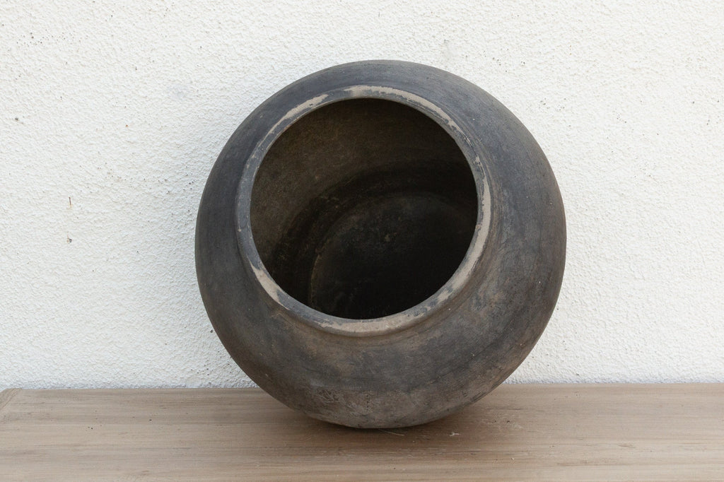 Midnight Graphite Clay Pot