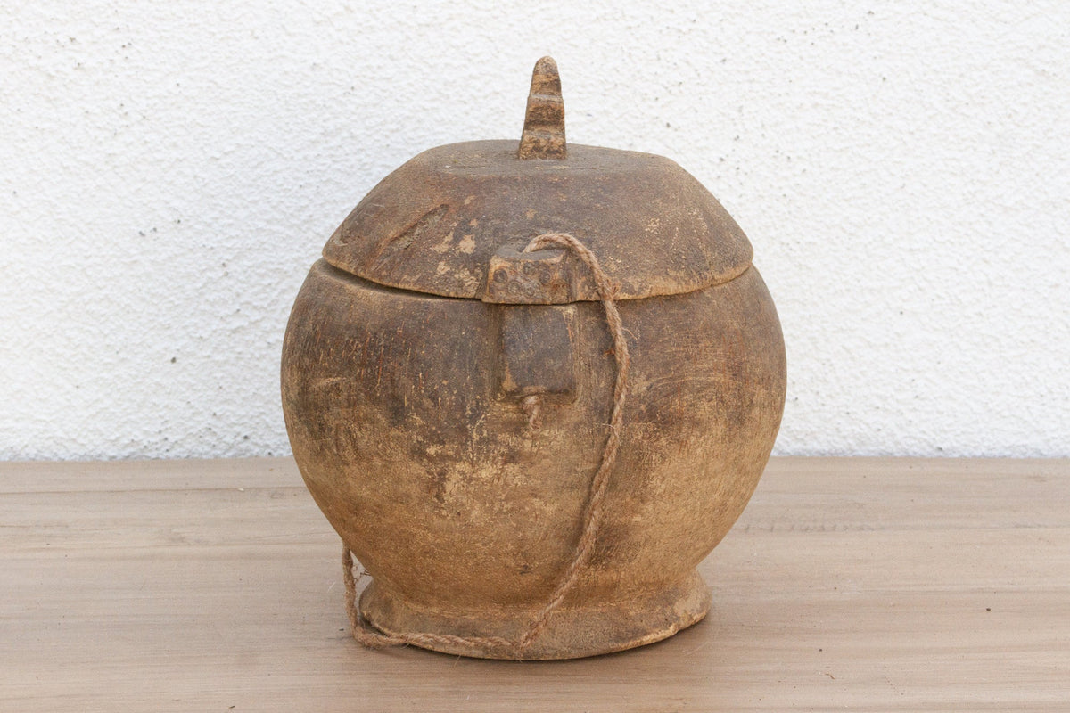 Rustic Food Bowl w/Rope Handle