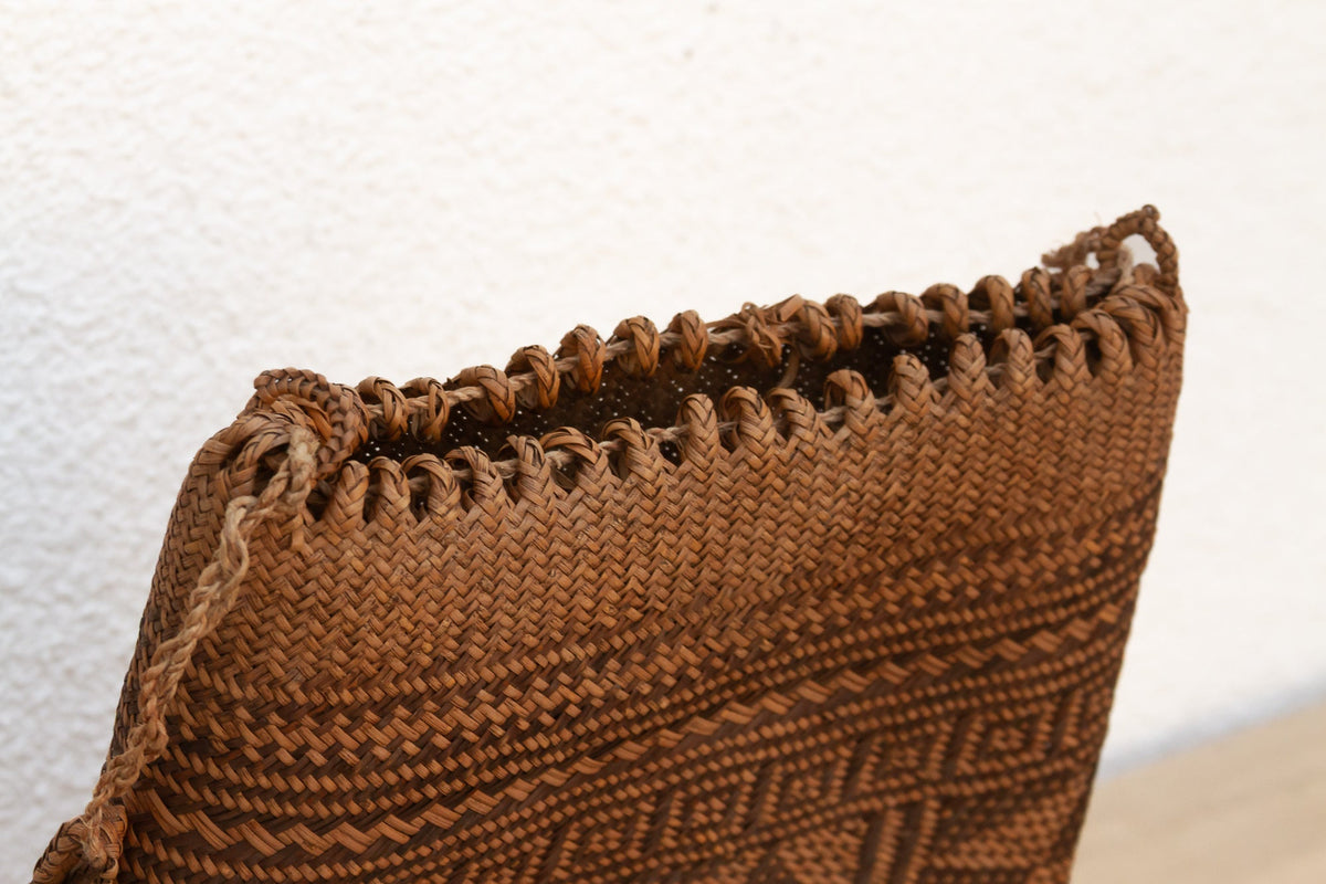 Antique Patterned Carrying Bag