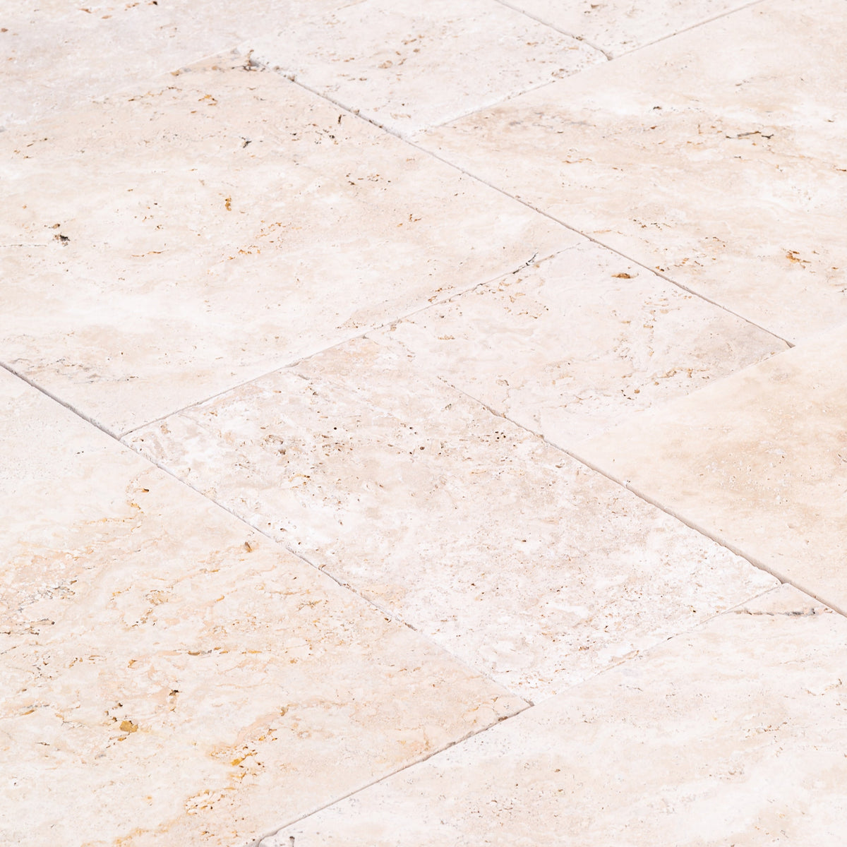 Light Antique Travertine Pattern Tumbled Pavers - Full Truckload