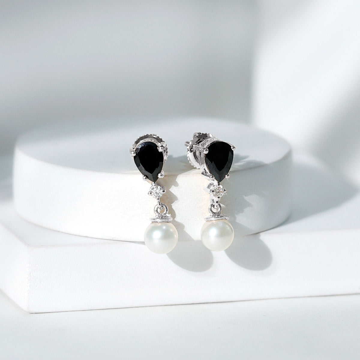 Natural Elegant Pearl Dangle Earrings with Black Onyx