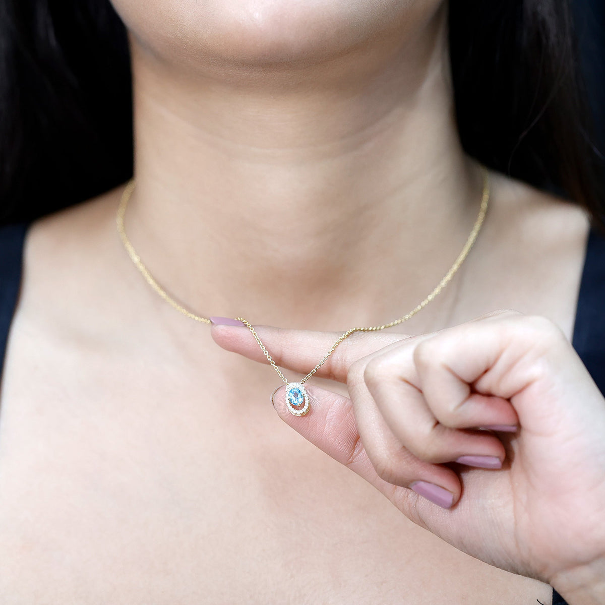 Natural Oval Sky Blue Topaz Diamond Necklace with Silver Chain