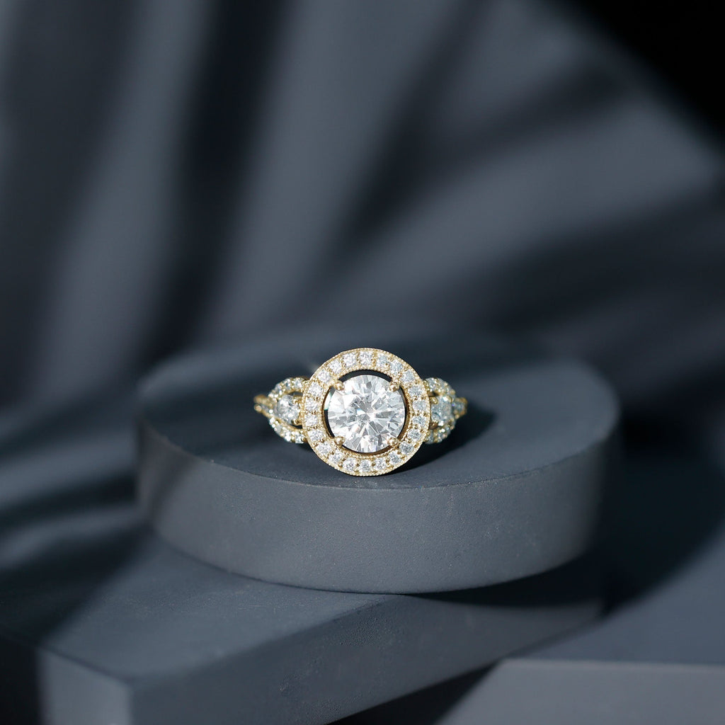 Round Cut Diamond Antique Looking Engagement Ring